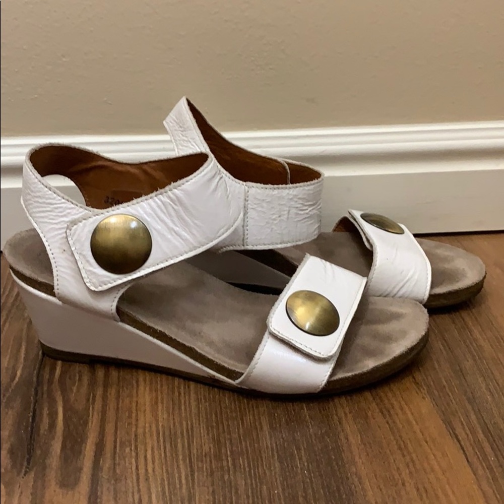 Taos Heels